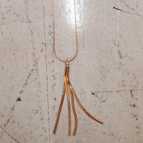 New Guess Polished Tassel Necklace. - Picture 8 of 13